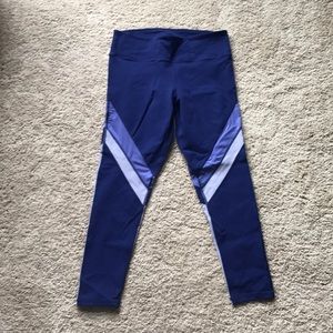 Fabletics Mid-rise Powerhold crop legging